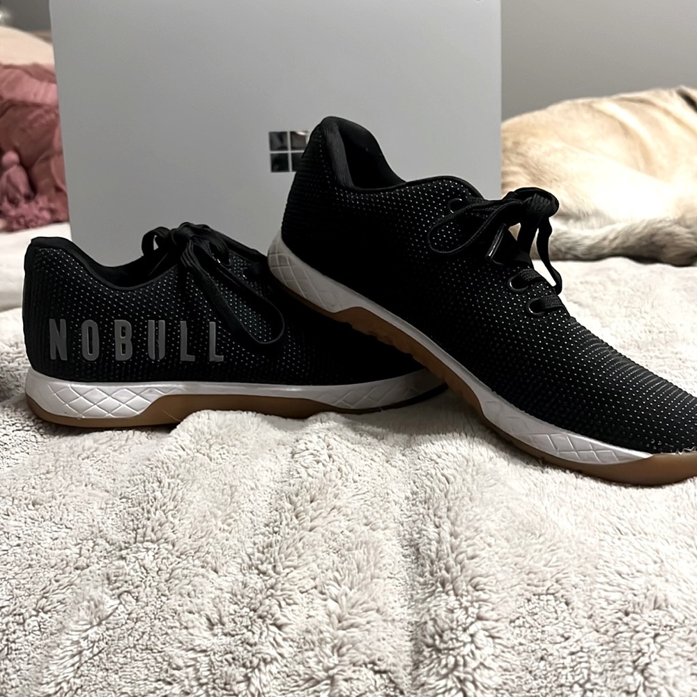 No Bull trainers lifting shoe